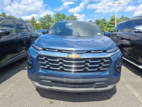 Used 2025 Chevrolet Equinox LT w/ Convenience Package II AWD/4WD image 2