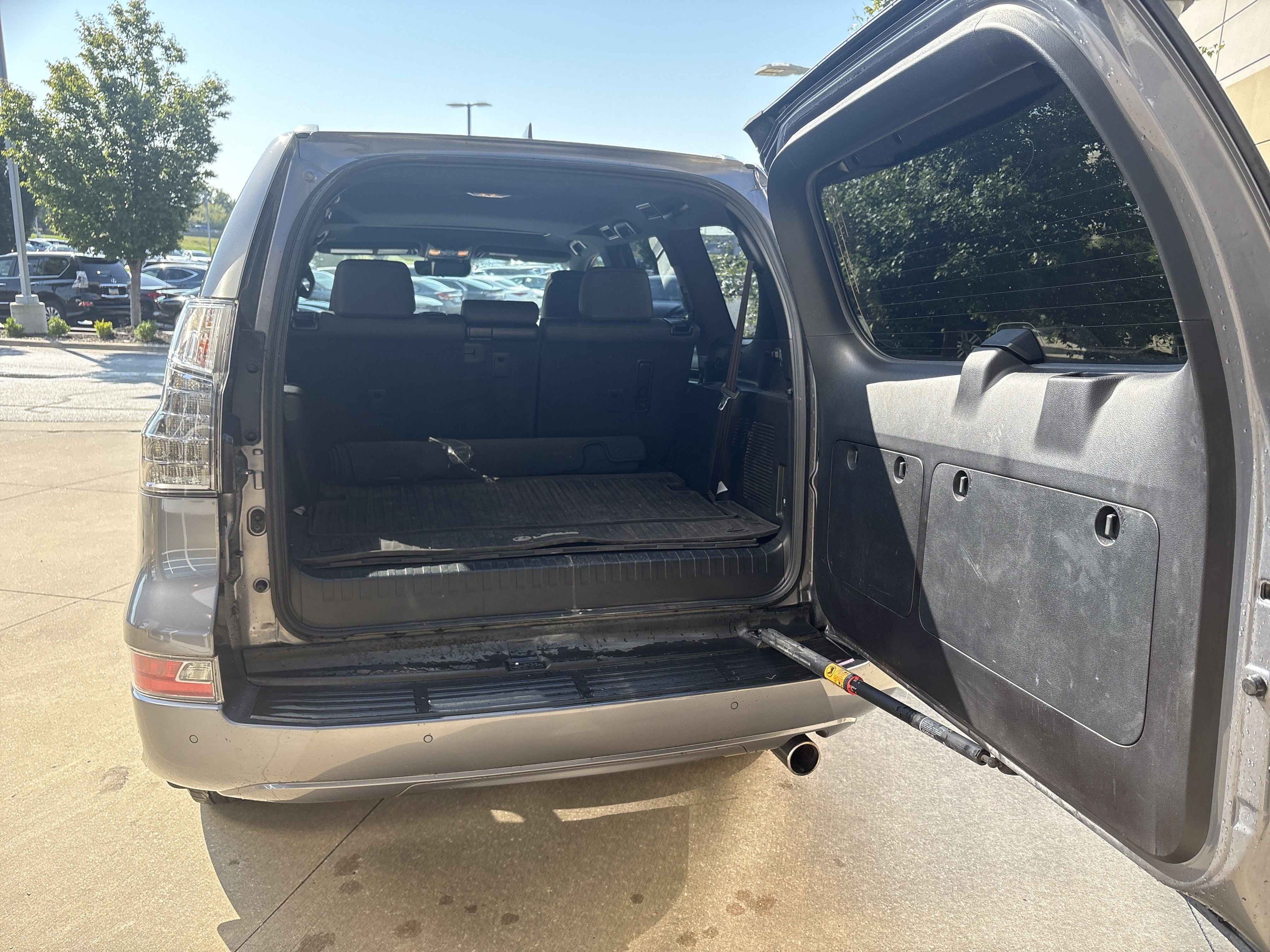 Used 2020 Lexus GX 460 Premium w/ Premium Package AWD/4WD image 32