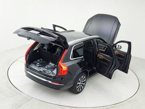 New 2025 Volvo XC90 B6 Plus w/ Protection Package Premier image 16