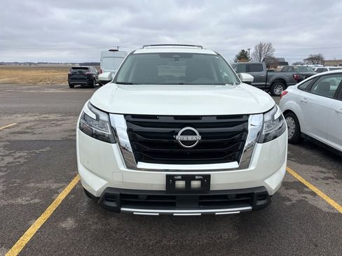 Used 2024 Nissan Pathfinder SL w/ SL Premium Package image 19