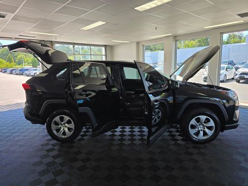 Used 2022 Toyota RAV4 LE AWD/4WD image 16