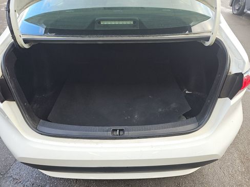 Used 2021 Toyota Corolla LE image 12