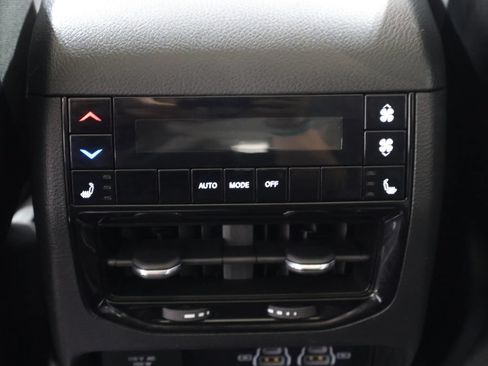 Certified 2023 Jeep Grand Cherokee L Limited w/ Luxury Tech Group II AWD/4WD image 19