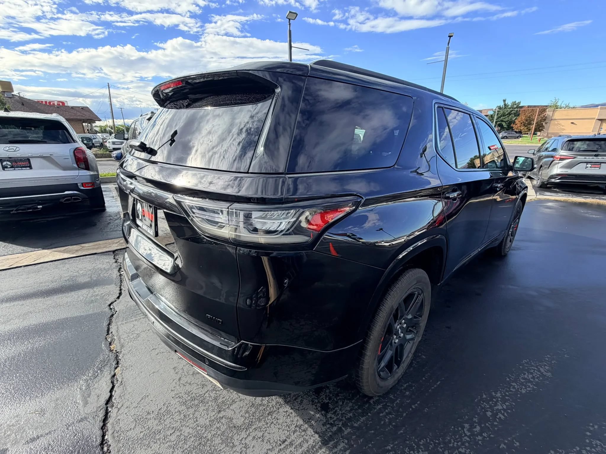 Used 2021 Chevrolet Traverse Premier w/ Redline Edition AWD/4WD image 4