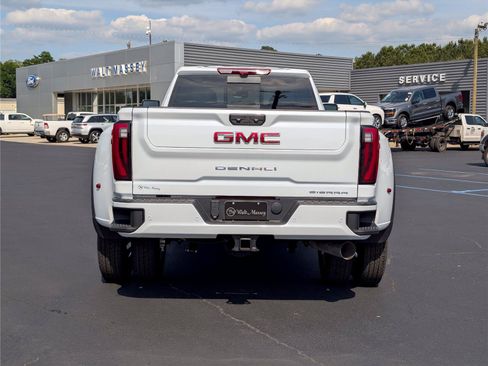 New 2026 GMC Sierra 3500 Denali w/ Denali Reserve Package AWD/4WD image 4