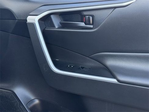 Used 2022 Toyota RAV4 LE image 27