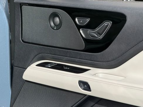 New 2026 Lincoln Aviator AWD image 11