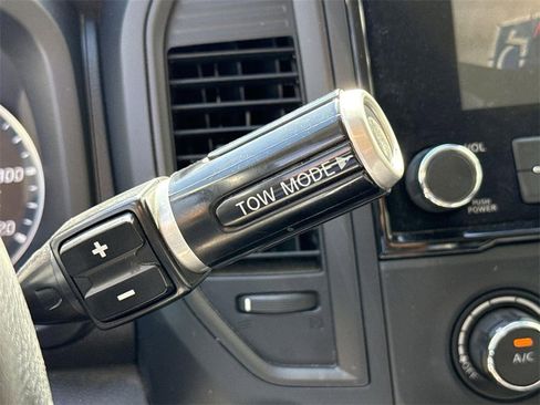 Used 2023 Nissan Titan SV image 14