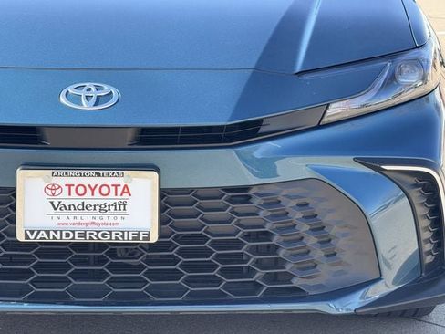 Used 2025 Toyota Camry SE w/ Multimedia Upgrade Package image 10