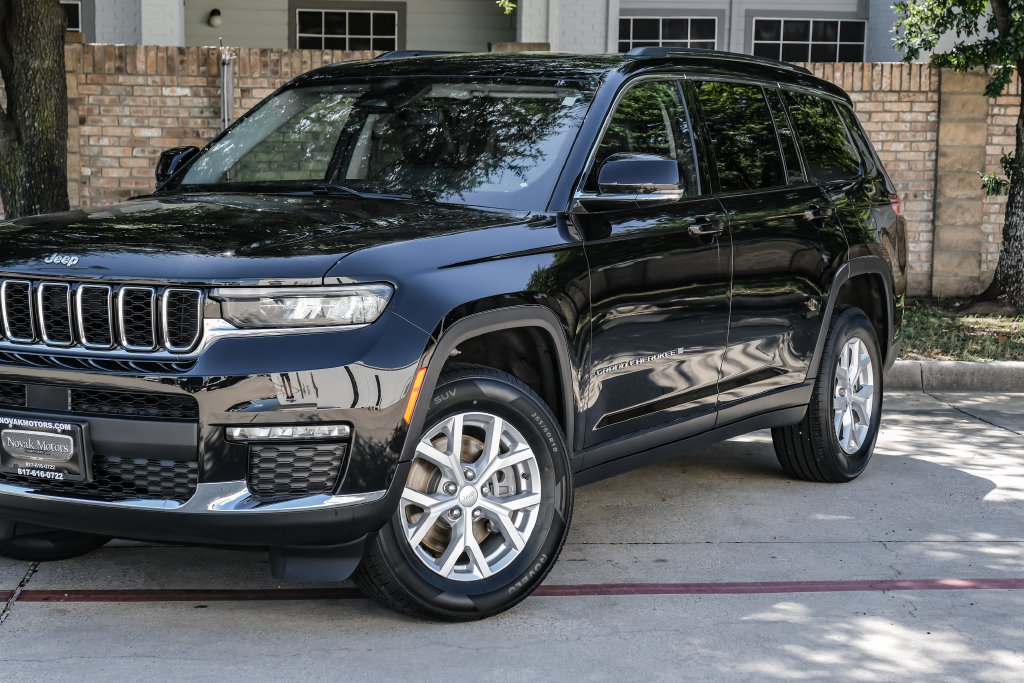 Used 2023 Jeep Grand Cherokee L Limited AWD/4WD image 14