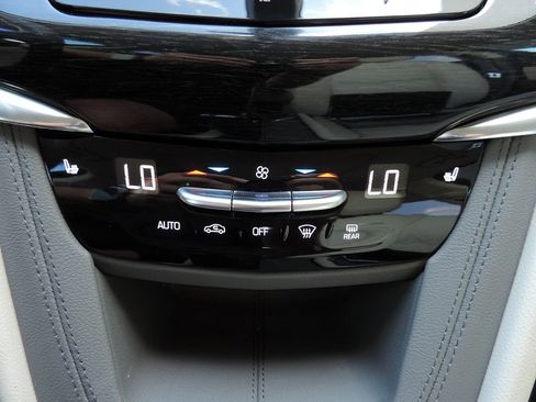 Used 2020 Cadillac XT6 Premium Luxury FWD image 22