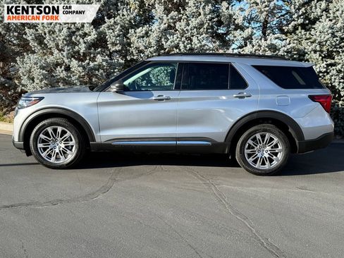 Used 2025 Ford Explorer Active w/ Active Comfort Package image 4