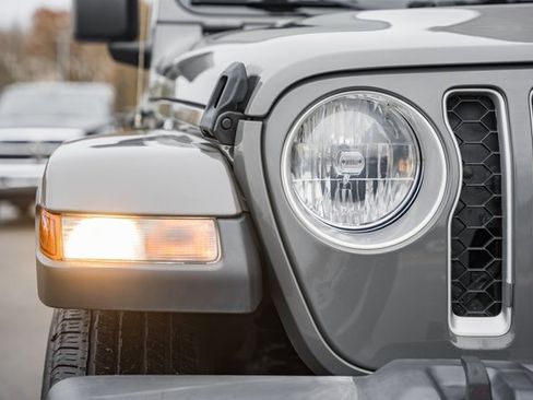 Used 2021 Jeep Gladiator Overland w/ Popular Equipment Package image 16