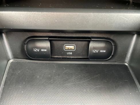 Used 2025 Kia Soul LX w/ LX Technology Package FWD image 21