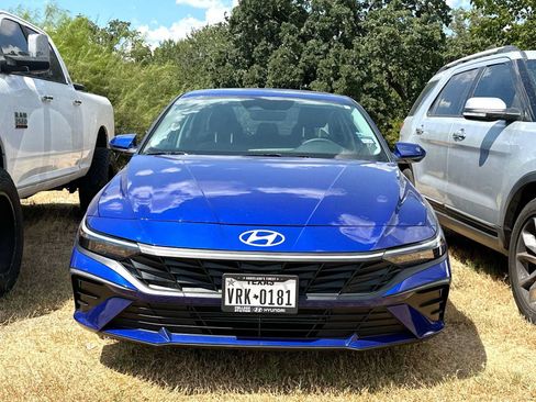 Used 2024 Hyundai Elantra SEL FWD image 2
