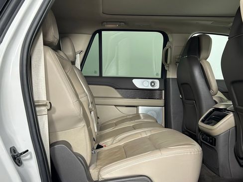 Used 2023 Lincoln Navigator L Reserve AWD/4WD image 12