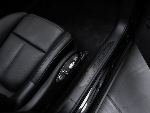 Certified 2026 Porsche Macan AWD/4WD image 38