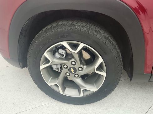 Certified 2025 Chevrolet Trax LT w/ LT Convenience Package image 27