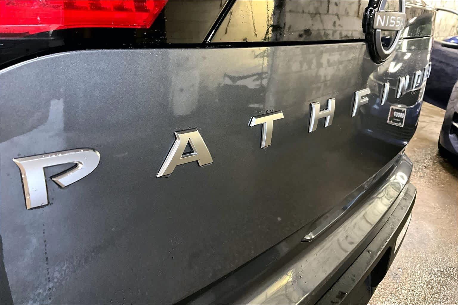 Used 2025 Nissan Pathfinder SV AWD/4WD image 10