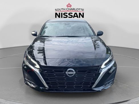 Used 2025 Nissan Altima 2.5 SV FWD image 2