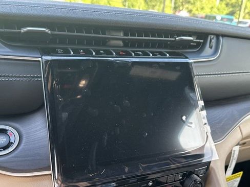 New 2025 Jeep Grand Cherokee Limited w/ Black Appearance Package image 25