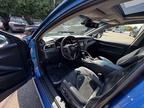 Used 2018 Toyota Camry XSE FWD image 13