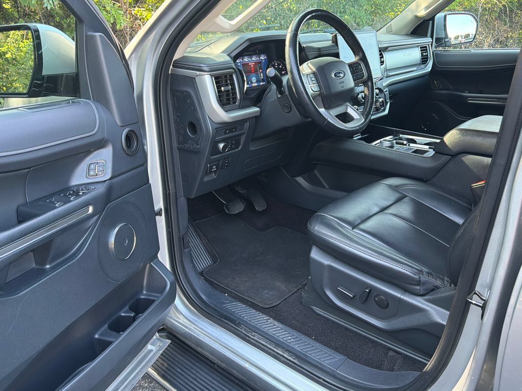 Used 2022 Ford Expedition Max XLT RWD image 12
