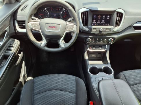 Used 2022 GMC Terrain SLE FWD image 2