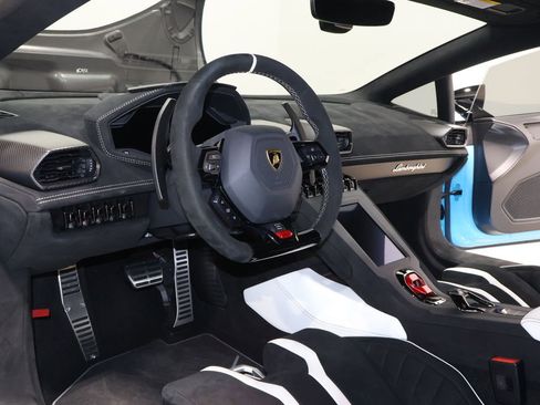Used 2021 Lamborghini Huracan STO image 20