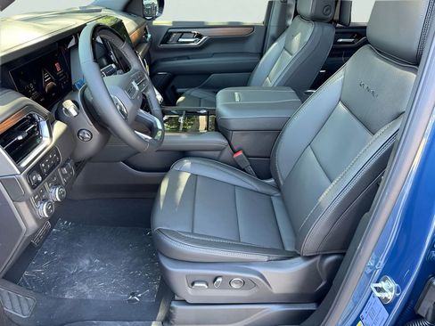 New 2026 GMC Yukon Denali w/ Denali Reserve Package AWD/4WD image 7