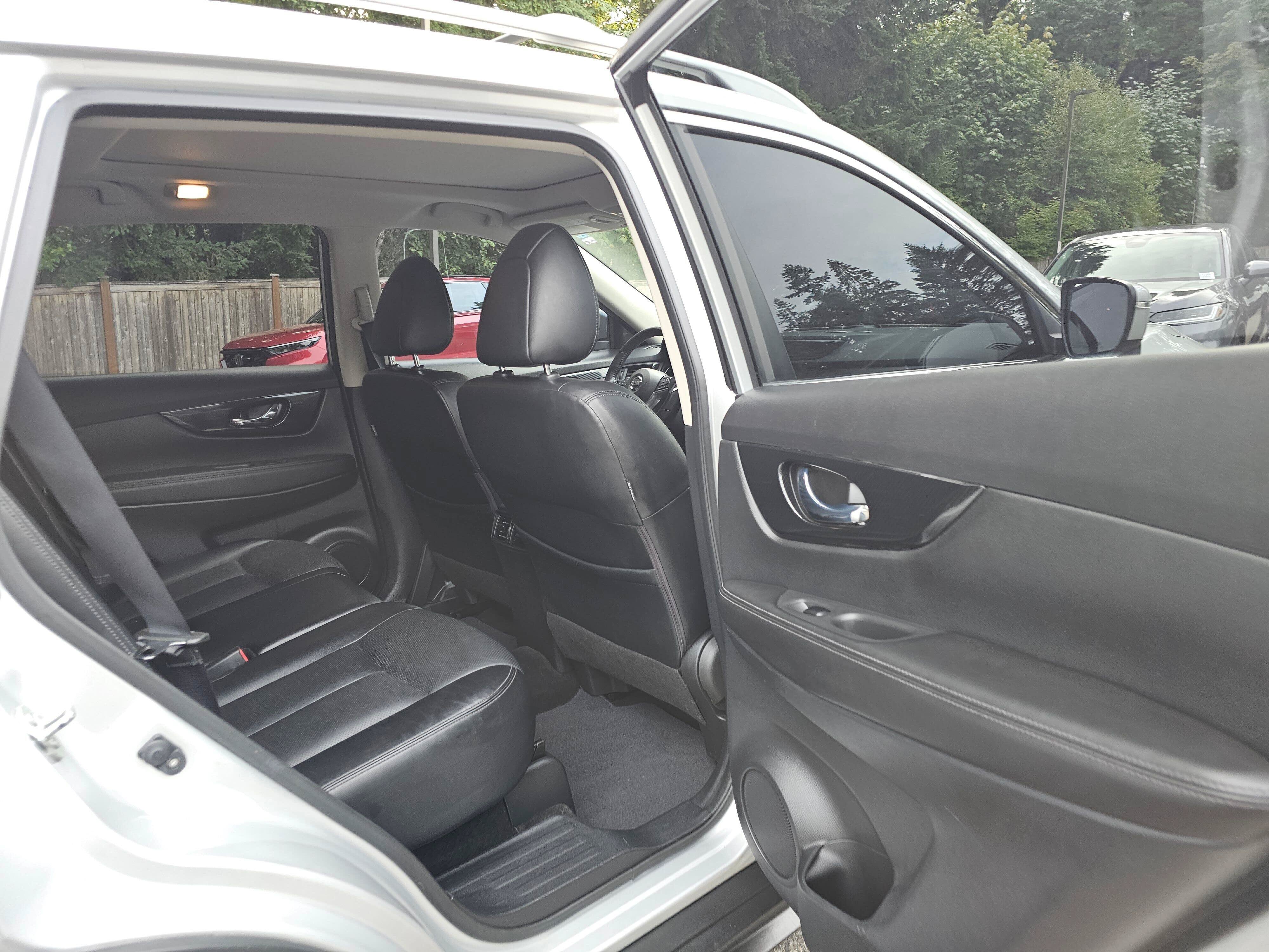 Used 2018 Nissan Rogue SL w/ Premium Package AWD/4WD image 15