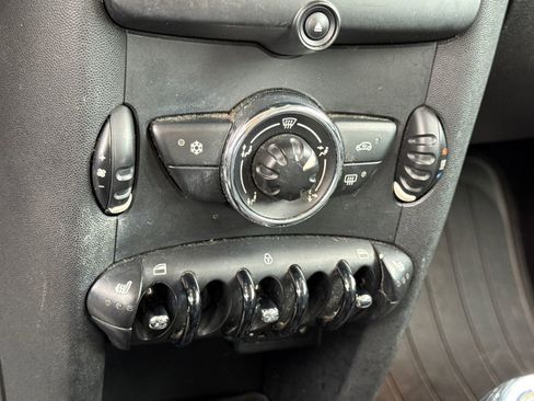 Used 2011 MINI Cooper Hardtop image 18