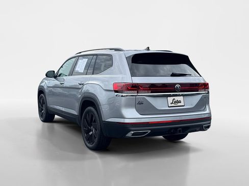 Used 2024 Volkswagen Atlas SE w/ Black Wheel Package AWD/4WD image 6