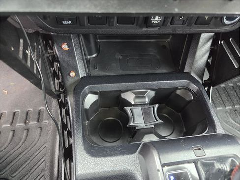 Used 2018 Toyota Tacoma TRD Off-Road w/ Technology Package image 22