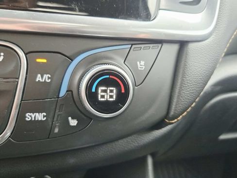 Used 2019 Chevrolet Traverse Premier w/ Driver Confidence II Package FWD image 18