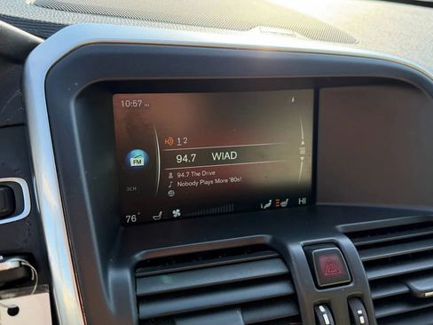 Used 2016 Volvo XC60 T5 Platinum image 32