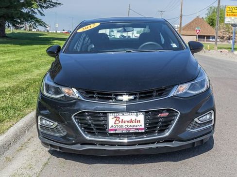 Used 2017 Chevrolet Cruze LT w/ Convenience Package FWD image 2