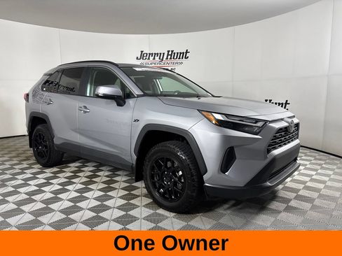Used 2025 Toyota RAV4 XLE w/ Convenience Package FWD image 4