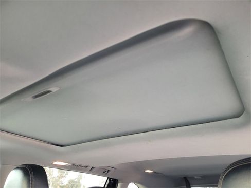 Used 2019 Toyota Highlander XLE image 13