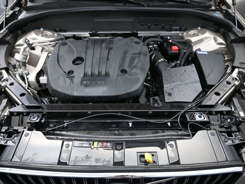 Certified 2023 Volvo XC60 B5 Plus AWD/4WD image 13