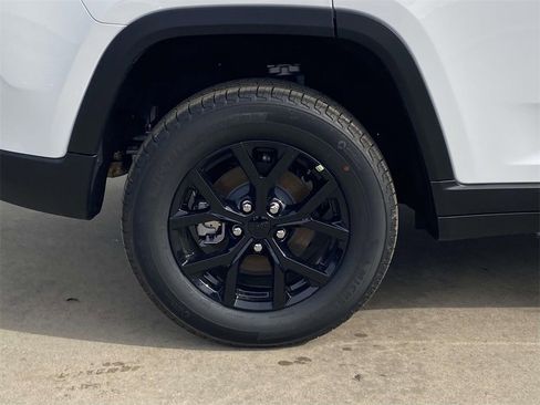 New 2025 Jeep Grand Cherokee Laredo image 40