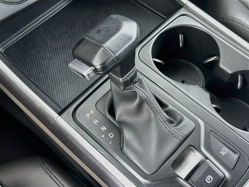 Used 2025 Kia Carnival FWD image 25