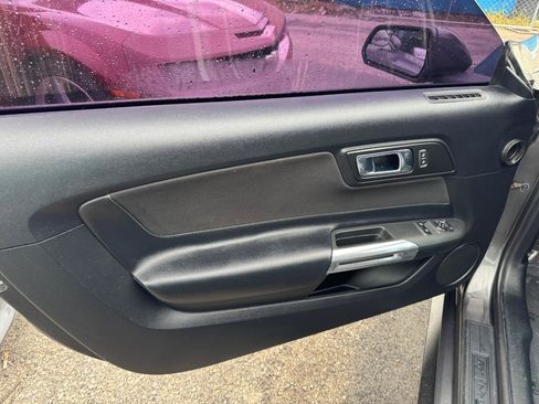 Used 2016 Ford Mustang Coupe RWD image 13