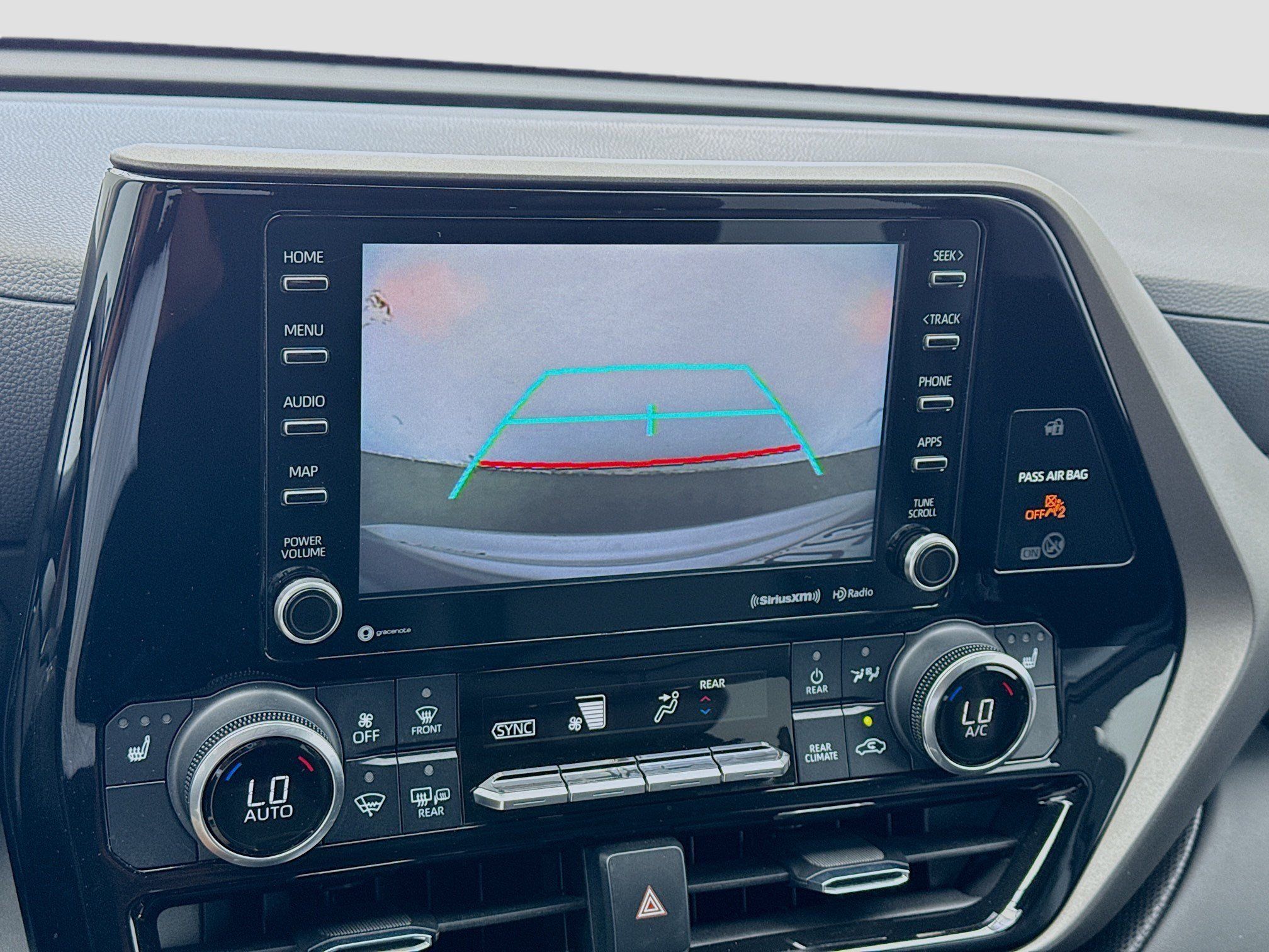 Used 2022 Toyota Highlander XLE FWD image 10