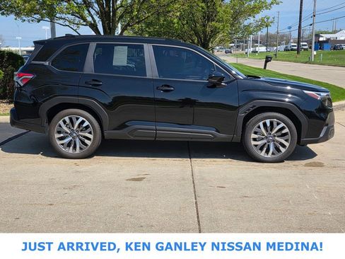 Used 2025 Subaru Forester Touring AWD/4WD image 2