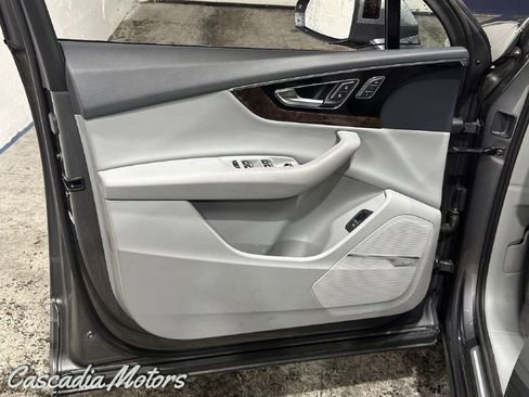 Used 2018 Audi Q7 3.0T Premium Plus image 24