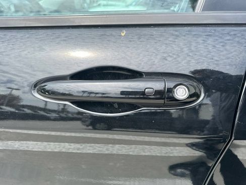 Used 2019 Jeep Cherokee Trailhawk w/ Cold Weather Group AWD/4WD image 18