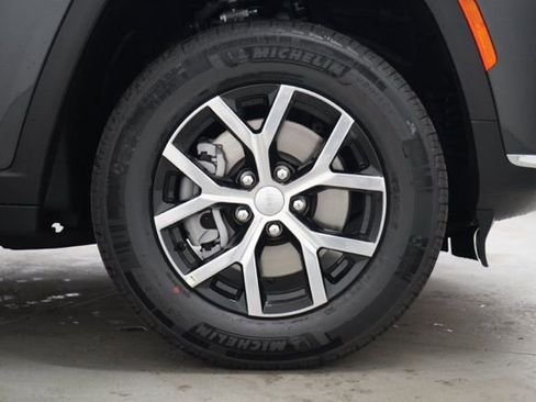 New 2025 Jeep Grand Cherokee L Limited image 11