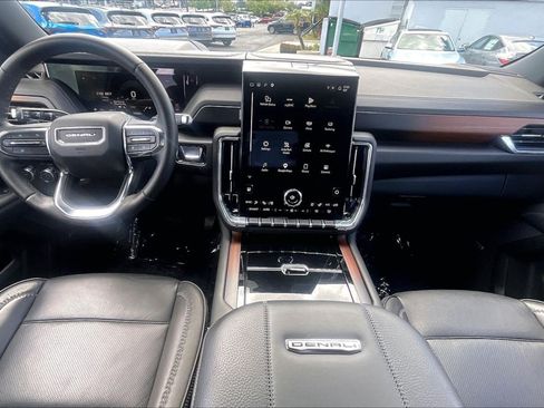 Used 2025 GMC Yukon XL Denali AWD/4WD image 11