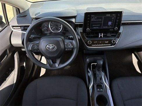 Used 2022 Toyota Corolla LE image 12
